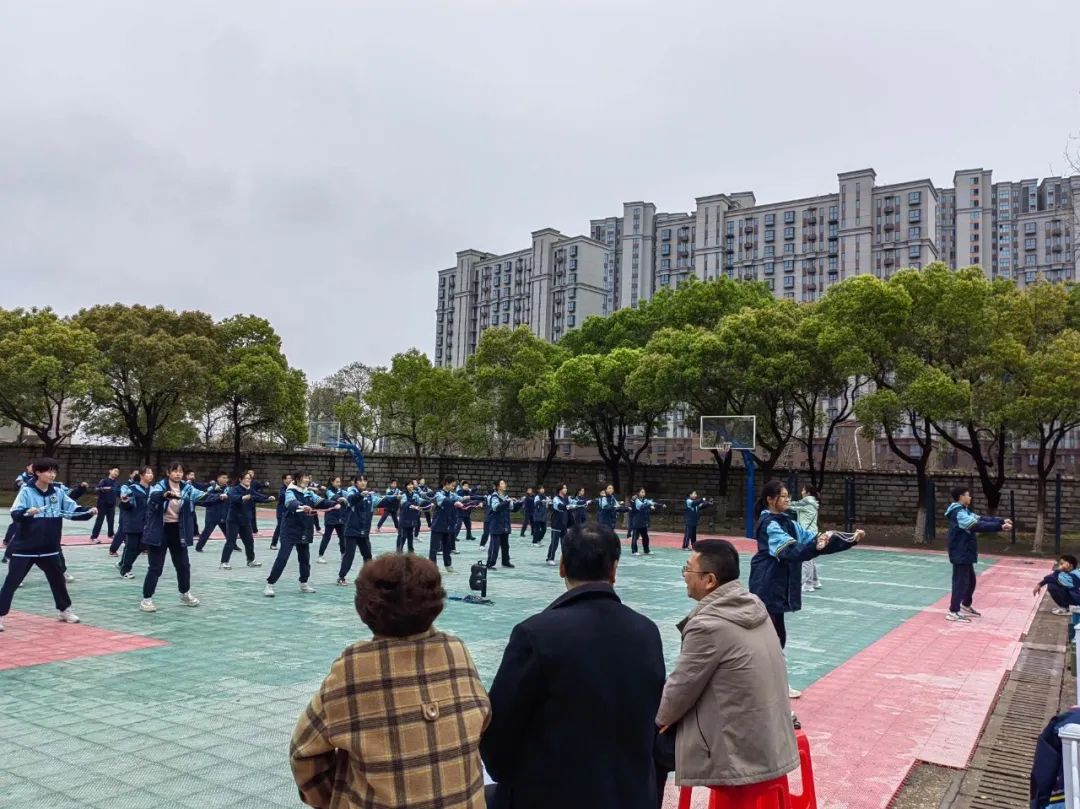 市教育局第十二责任区督导组莅临南昌民德学校开展音体美劳课程设置专项督导